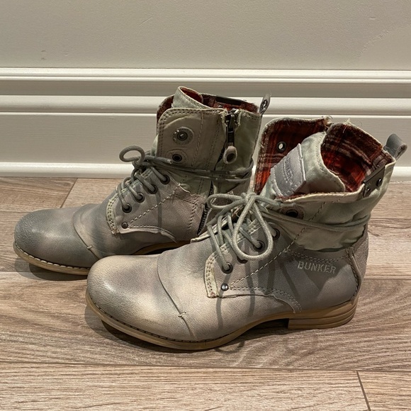 Bunker Footwear Women’s Grey Leather Ankle Bootie w/Orange Plaid Lining Size: 7 - Picture 5 of 8